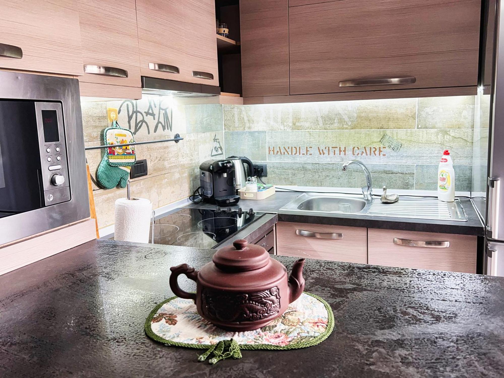 Sunny Central One-Bedroom Apartment Тирана Екстериор снимка